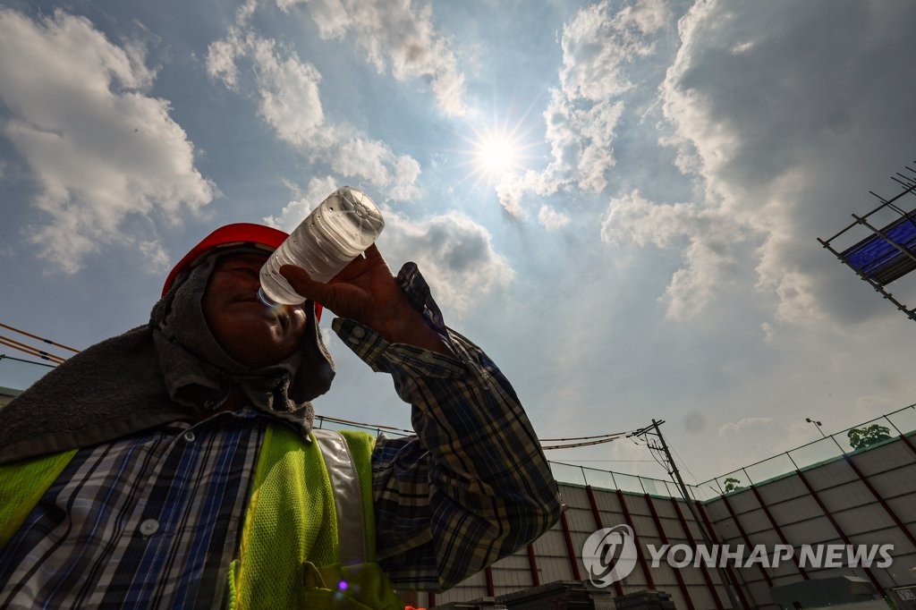 건설노조 "35도 폭염에도 건설현장은 휴식없이 일해"