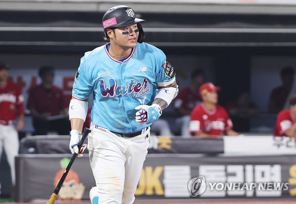 kt 박병호, 대타로 등장해 11시즌 연속 두 자릿수 홈런