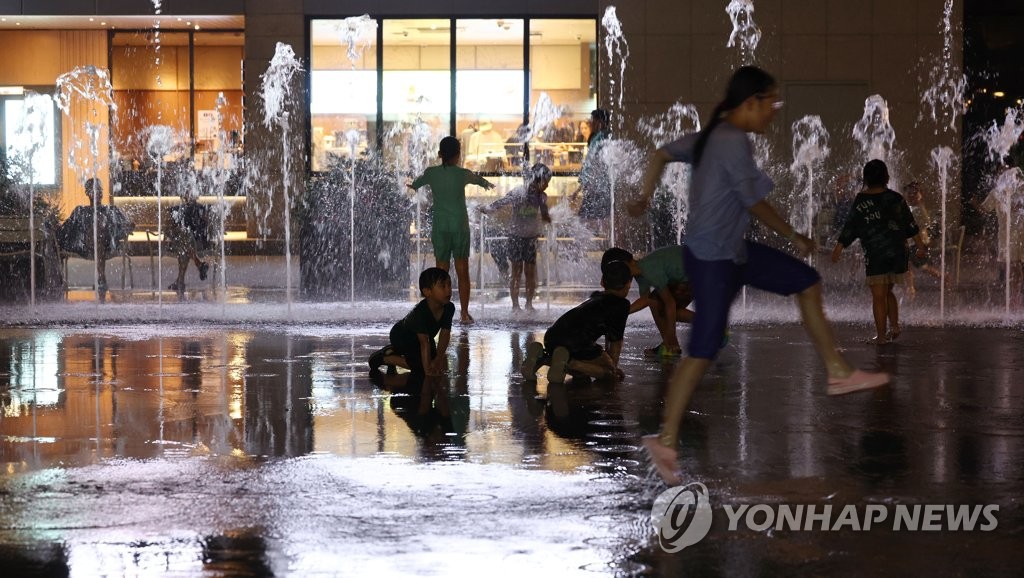 전북 찜통더위 속 가끔 소나기…낮 최고 기온 35도