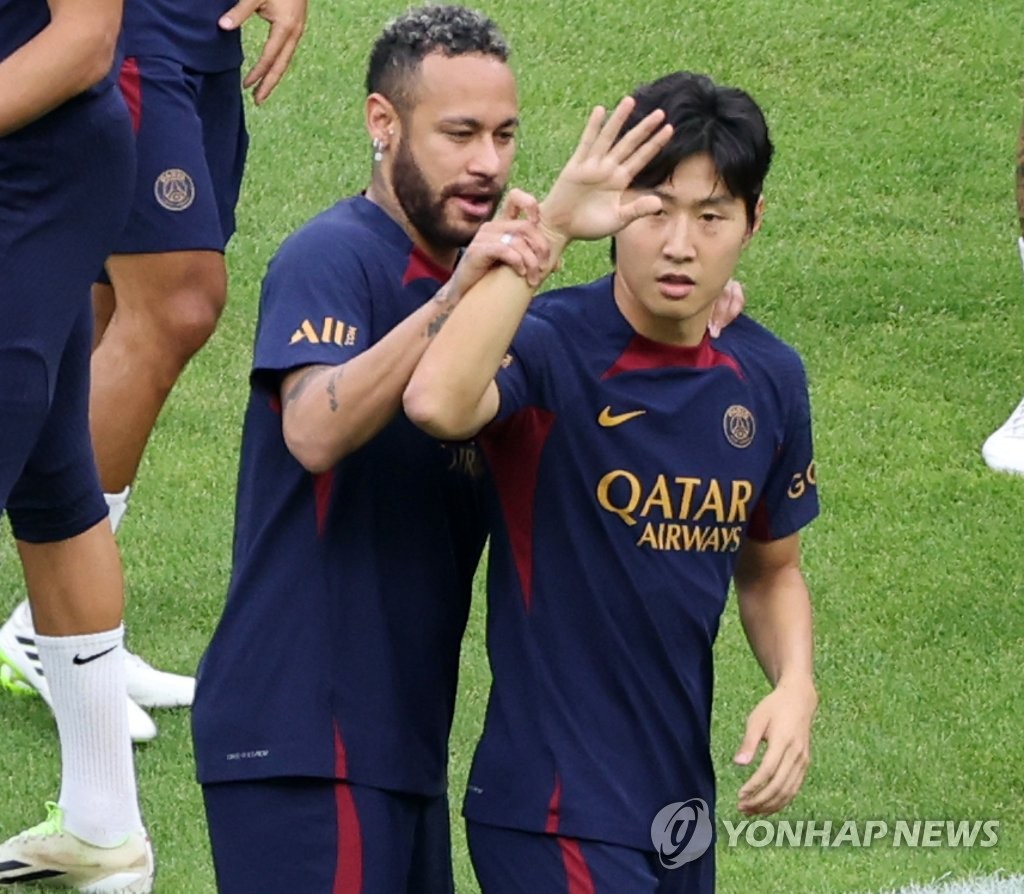 PSG 첫 훈련 지켜본 팬들의 환호성…"이강인! 네이마르!"