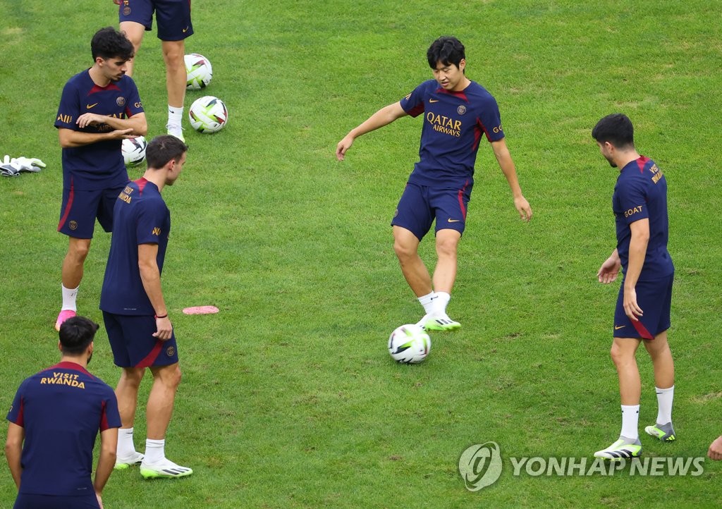 PSG 엔리케 감독 "이강인은 완성형 선수"…AG 차출은 '원칙론'