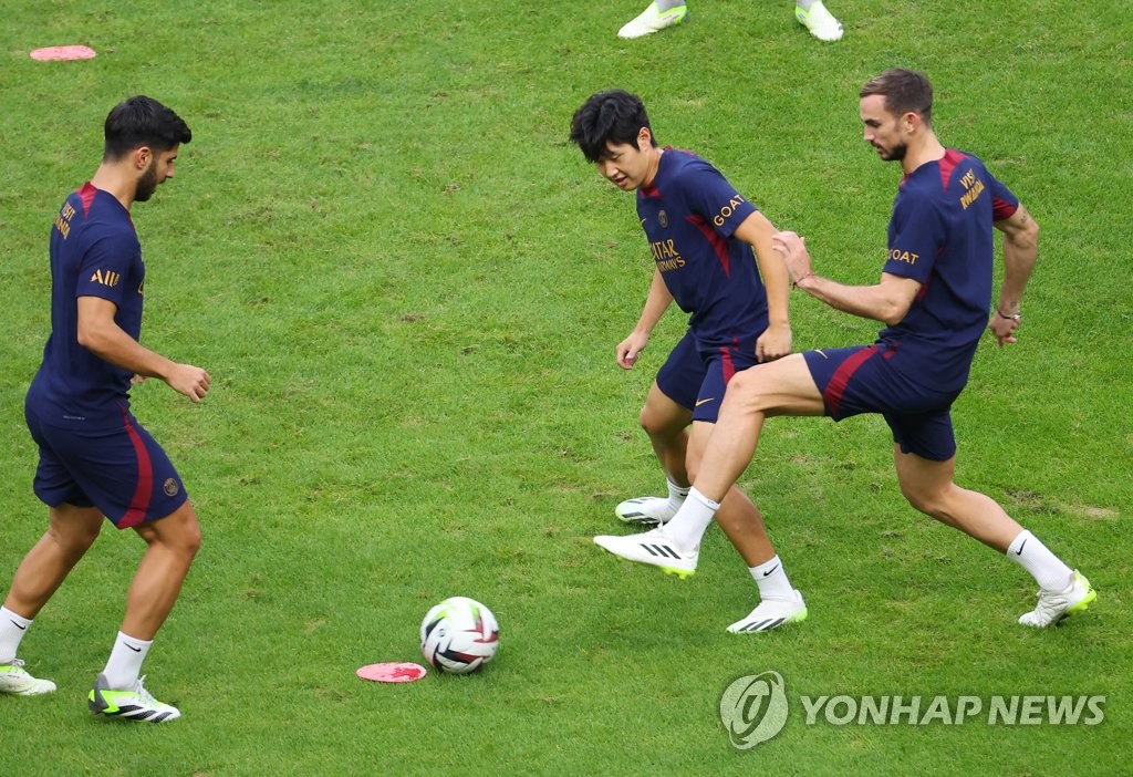 PSG 첫 훈련 지켜본 팬들의 환호성…"이강인! 네이마르!"