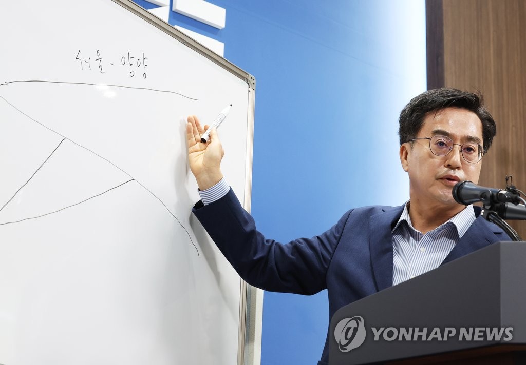 김동연 "양평고속道 변경안, 기재부 협의 없어"…국토부 또 반박(종합)