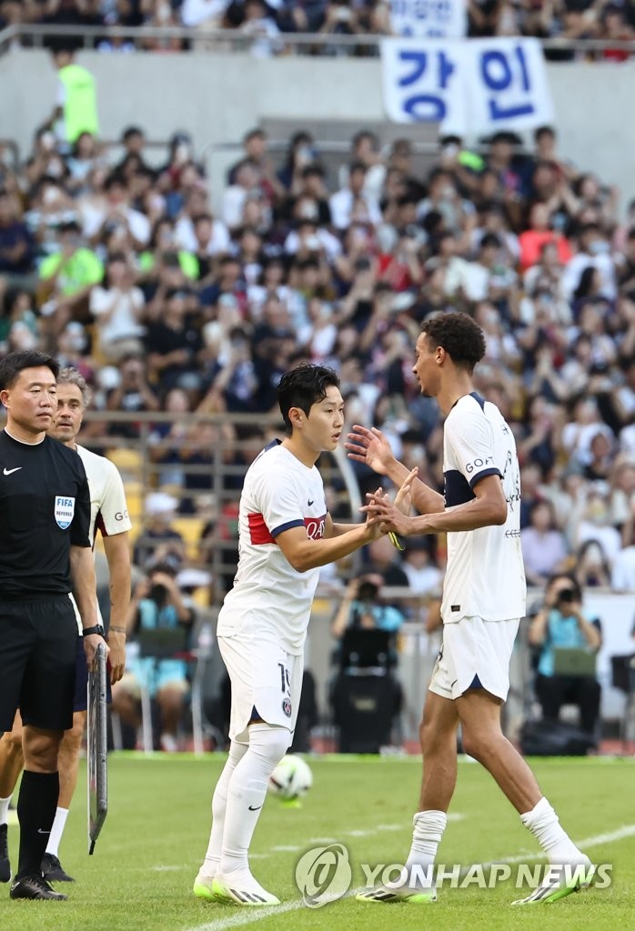 네이마르 멀티골·이강인 교체투입…PSG, 전북에 3-0 승리