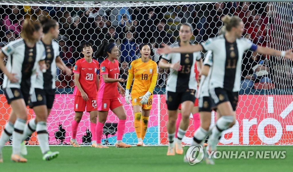 [여자월드컵] 한국과 비겨 16강 못 간 독일 감독 "최악의 시나리오"