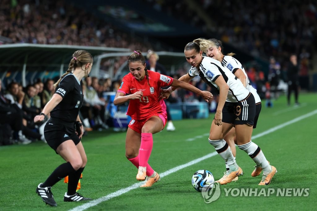 한국 여자축구, 세계 2위 독일과 1-1 무승부…16강은 동반 탈락(종합)