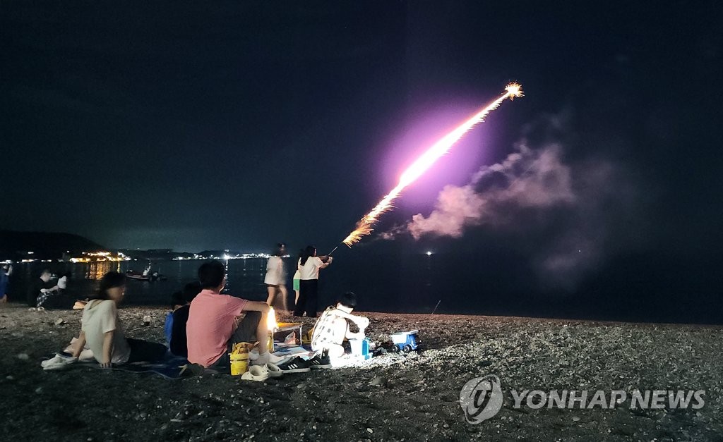 [르포] '잠 못 이루는 밤' 시원한 곳 찾아라…열대야 탈출 백태