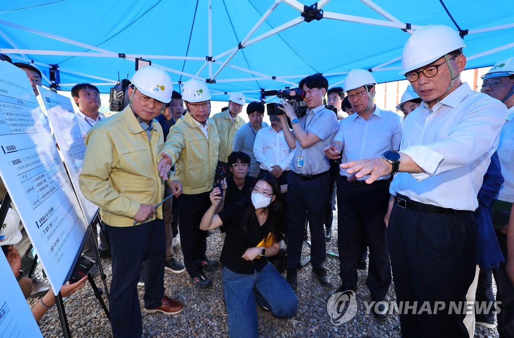 민주, 철근누락 아파트 현장 찾아 "LH, 뼈 깎는 각오 해야할 것"