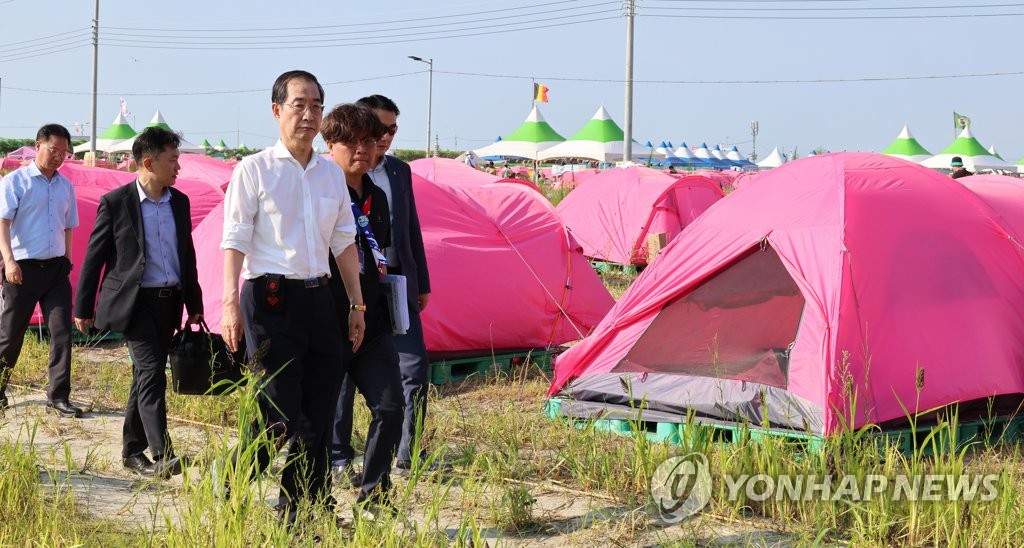 "미끄러질라, 도시락서 바나나 빼라"…한총리, 폐영식도 꼼꼼 점검(종합)