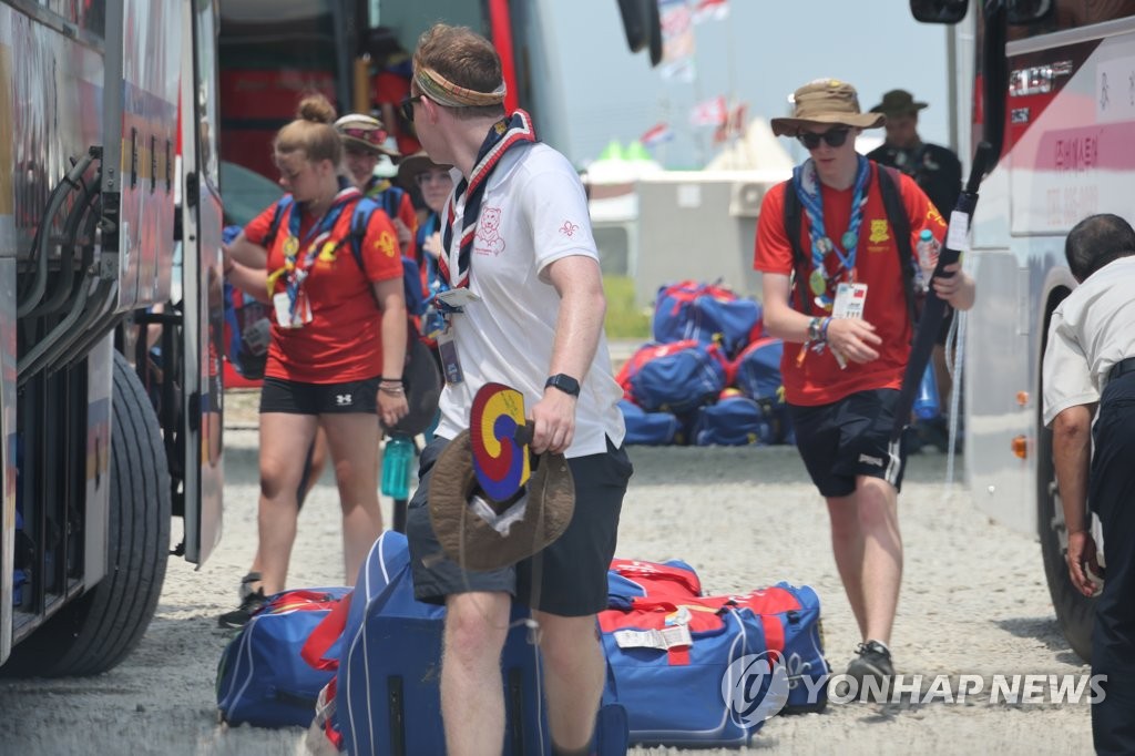 영국 잼버리 대표단 새만금 떠나…선발대 1천여명 규모(종합2보)