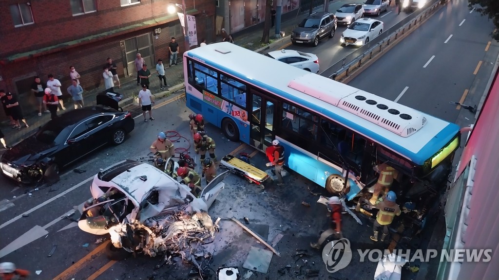 창원 석전사거리 택시 연쇄 충돌 사고 사망자 2명으로 늘어