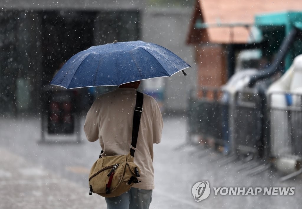 부산·울산·경남 흐리고 소나기…낮 최고 31∼34도