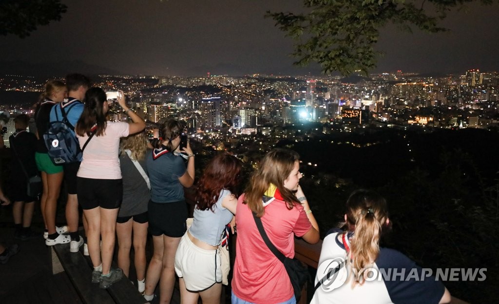 서울로 온 영국 잼버리 대원 2층 버스로 야경 만끽