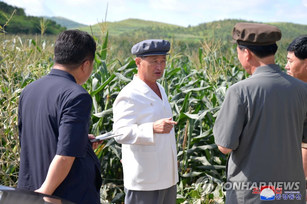 '김정은 공개 질책' 받은 김덕훈 여전히 건재…광산 준공식 참석