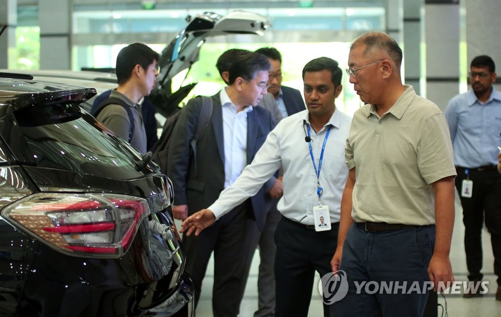 '3대 車시장' 인도 찾은 정의선…중장기 모빌리티 전략 점검