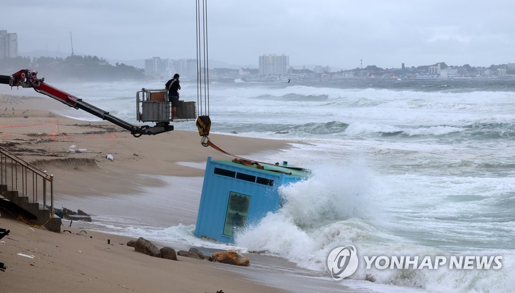 [태풍 카눈] 870㎜ 물폭탄 겪은 주민들…"'루사' 같은 피해 없기를"