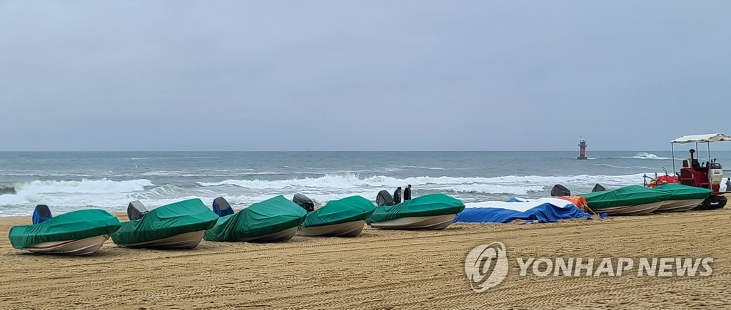 [태풍 카눈] 학교운영·열차 중단…강원 시간당 최대 100㎜ 예보 '초긴장'(종합)