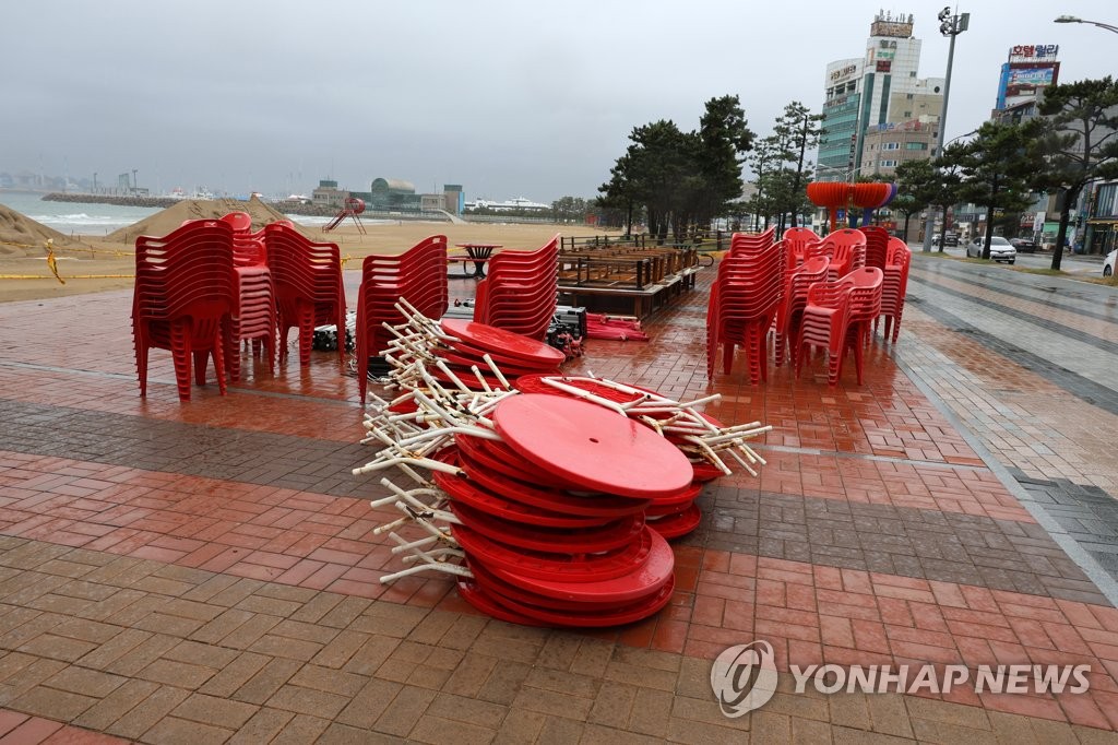 [태풍 카눈] "1년 지나도 저 모양이니"…포항 학교 인근 산사태 복구 하세월