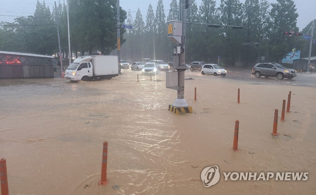 [태풍 카눈] 창원시, 읍면 시내버스 운행 중단…"시민 차량운행 자제 당부"(종합)