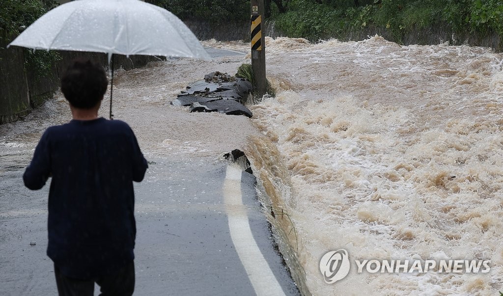 [태풍 카눈] 대구서 1명 사망, 1명 실종 신고…경북 대피·고립 구조 이어져