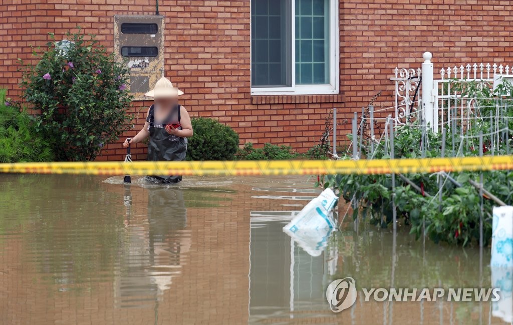 [태풍 카눈] '무너지고 쓰러지고'…경남 곳곳 피해 속출(종합2보)