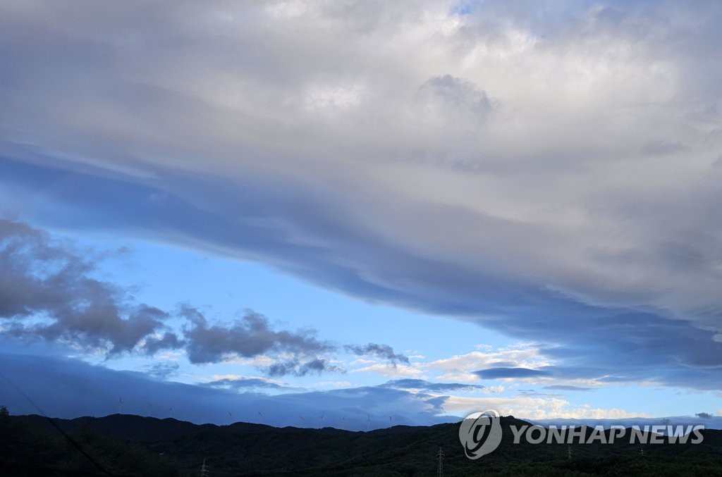 [태풍 카눈] 평양 남동쪽서 소멸…'뜨거운 바다' 탓에 이례적 긴 수명