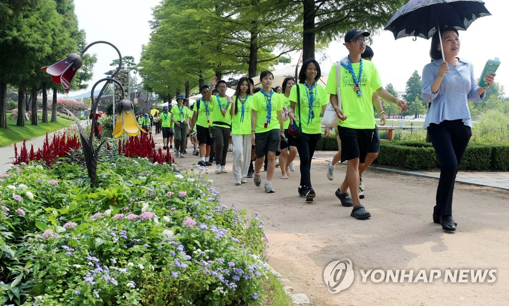 [현장] "한국 자연 아름다워요"…순천 정원 찾은 잼버리 대원들