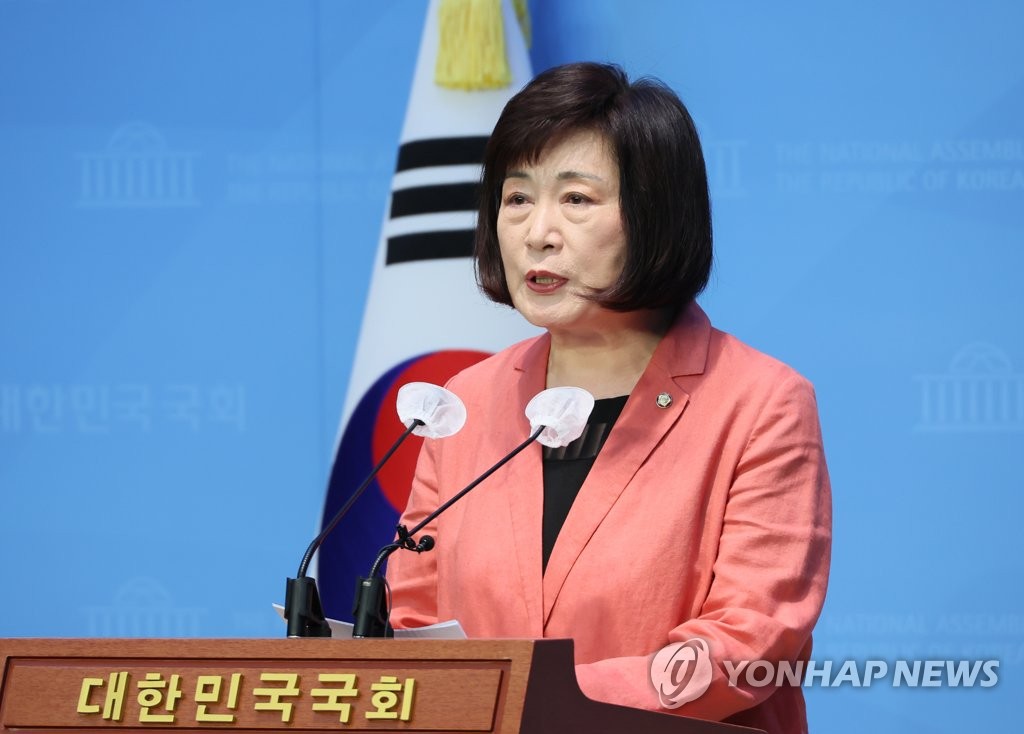 與 "잼버리 조직위, 민주 전북도당 간부 업체와 24억 용역계약"