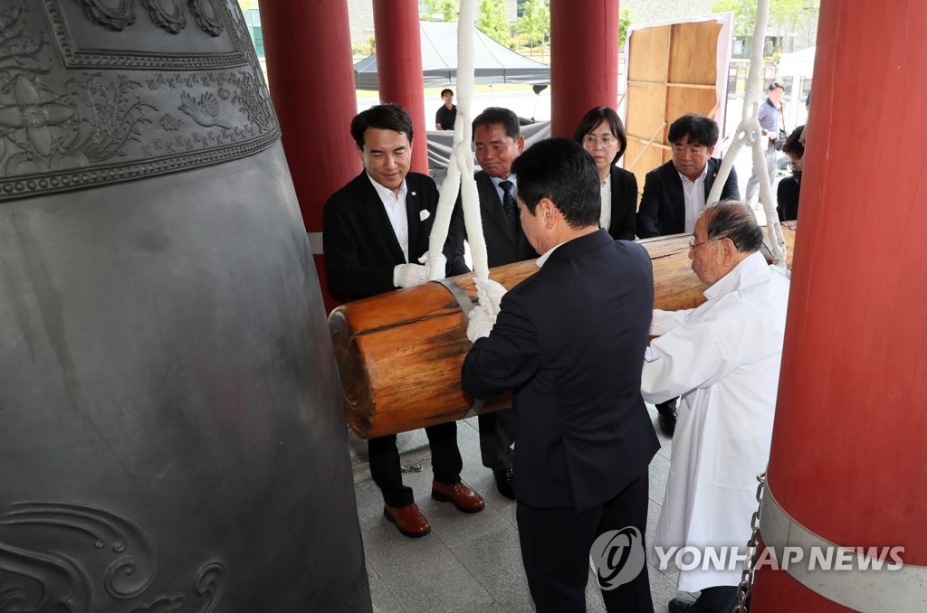 "순국선열 숭고한 독립 정신 계승"…전국 곳곳서 경축 물결