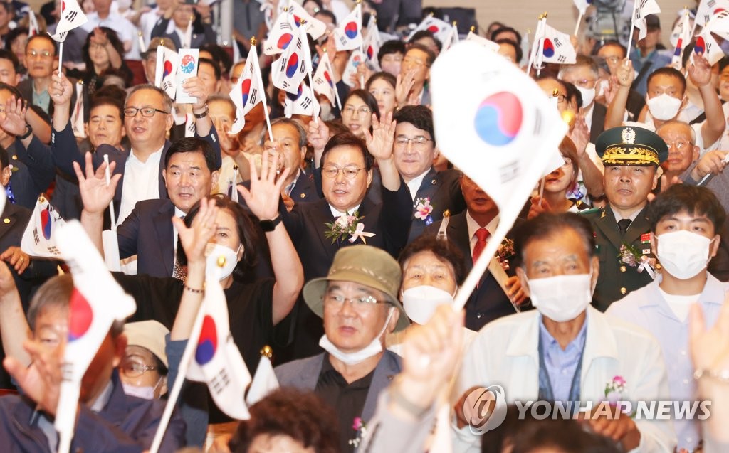 "순국선열 숭고한 독립 정신 계승"…전국 곳곳서 경축 물결