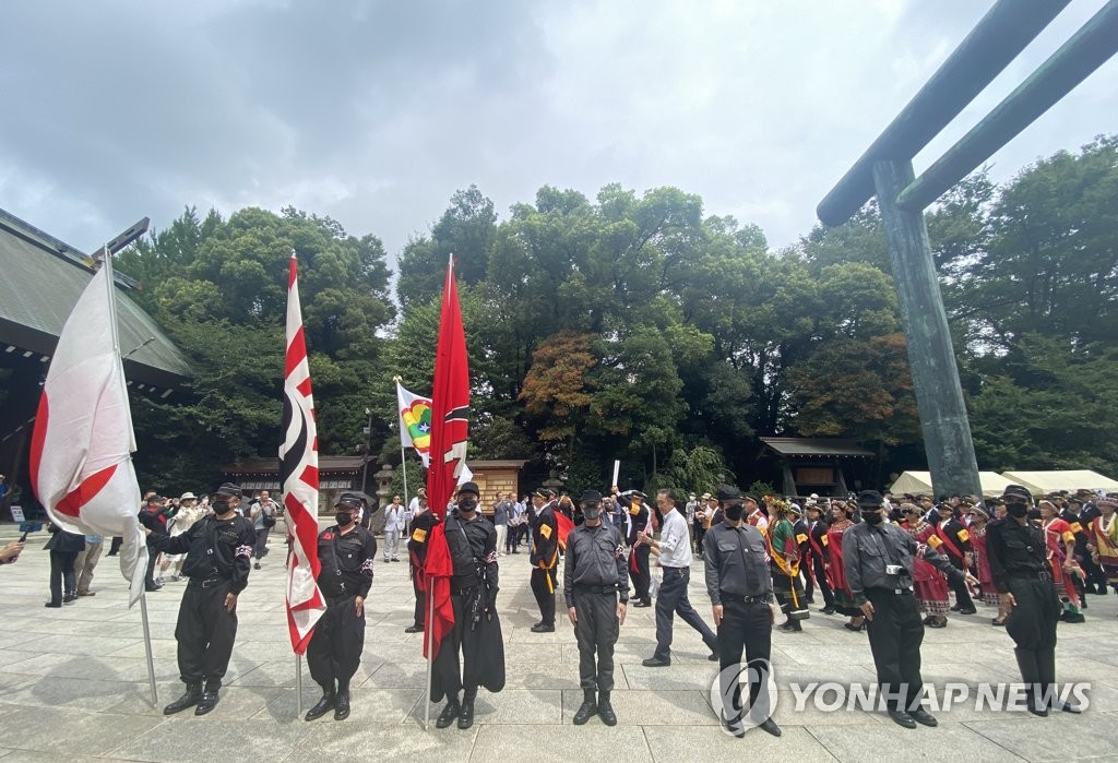 [르포]"日 침략국 아냐"…반성없이 욱일·일장기로 물든 야스쿠니신사