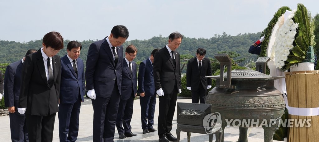 김기현, 광복절 맞아 서울현충원서 애국지사 묘역 참배