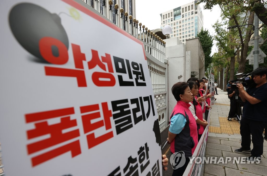 "학교 민원대응팀, 교사 대신 공무직이 '갑질민원'에 희생될것"