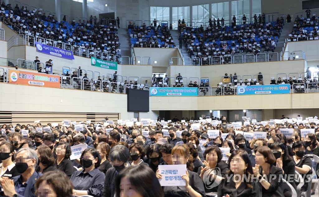 초등교장협의회, 부총리 야유 관련 "회원·관계자에 사과"