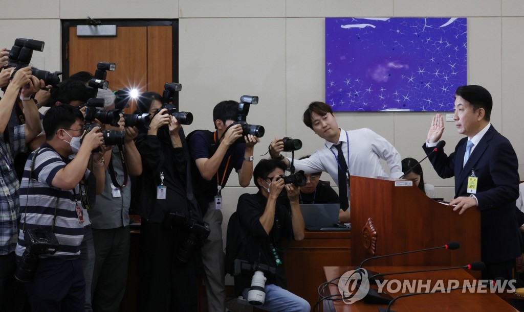 여야 이동관 청문회 격돌…"언론탄압 잔혹사"vs "내로남불 극치"(종합)