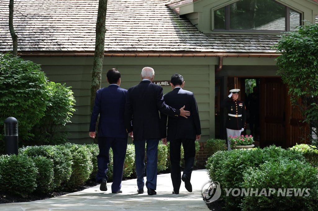 [한미일 정상회의] '노타이' 정상들, 캠프 데이비드서 7시간 결속 과시(종합)