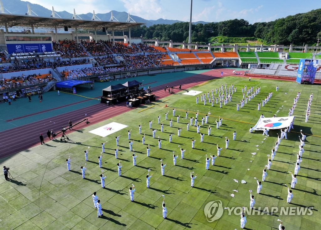 강원·춘천태권도문화축제 3일째 폭염 속 열전…야간경기 전환