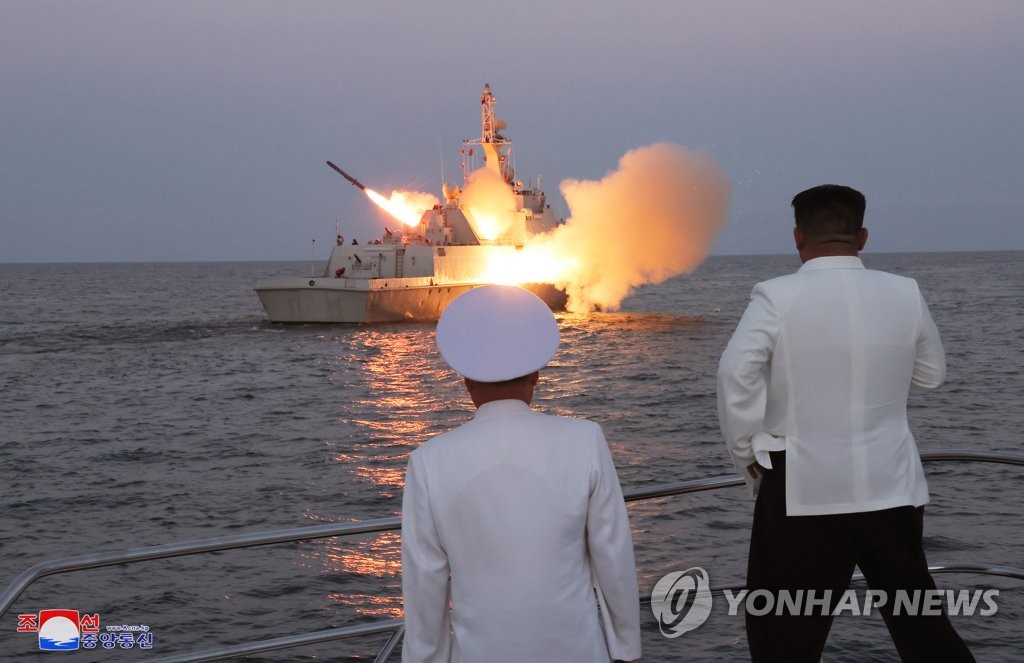 김정은, '스텔스 형상' 함정 탑승…한미 UFS 대응 해군력 과시