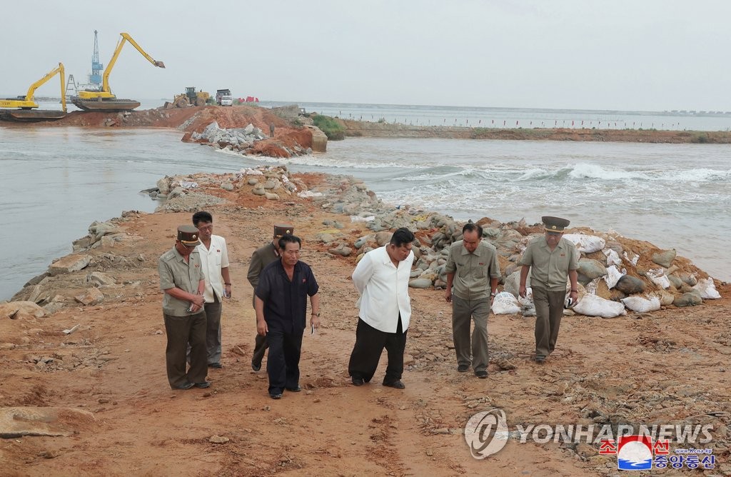 北김정은 "김덕훈 내각 극심하게 문란"…총리 콕 집어 맹비난(종합)