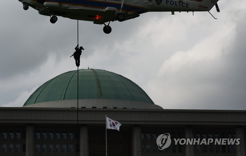 [2024예산] 경찰관에 저위험권총 1정씩…범죄대응 4배↑(종합)