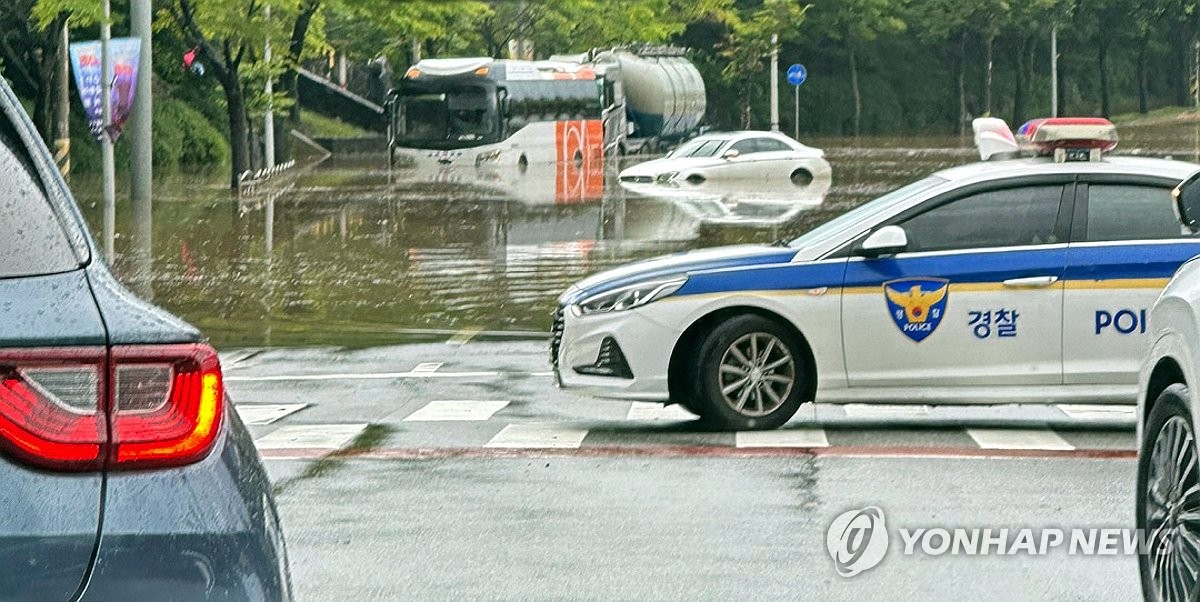 "순식간에 잠겨" 충북 비 피해 잇따라…모레까지 최대 100㎜(종합)