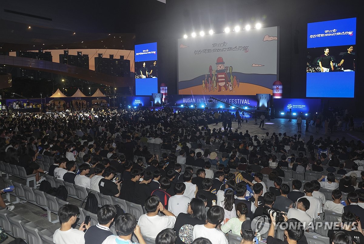 '가는 여름 아쉬워'…바다·산·물놀이장 막바지 피서 인파