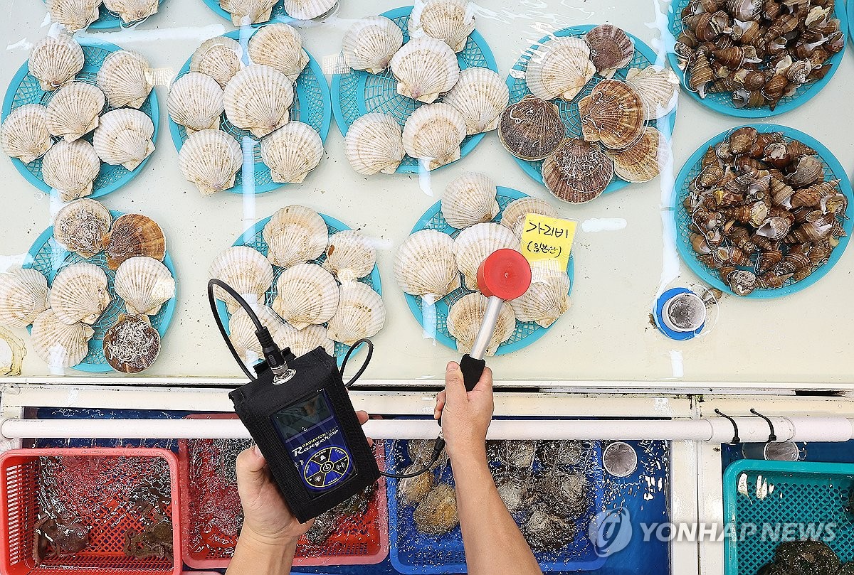 "싱싱한 제철 전어 못 놓쳐"…오염수 방류에도 전국 축제장 북적