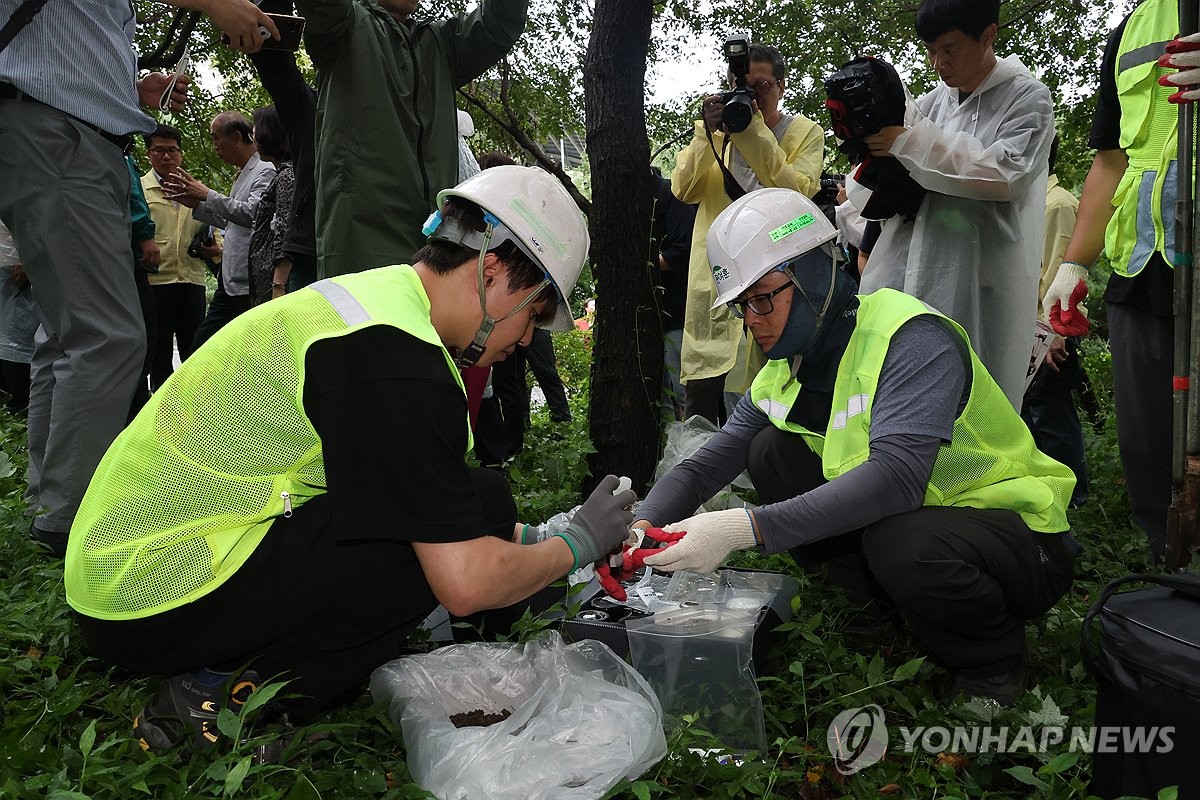마포구, 신규 소각장 예정지서 흙 채취…불소·중금속 조사