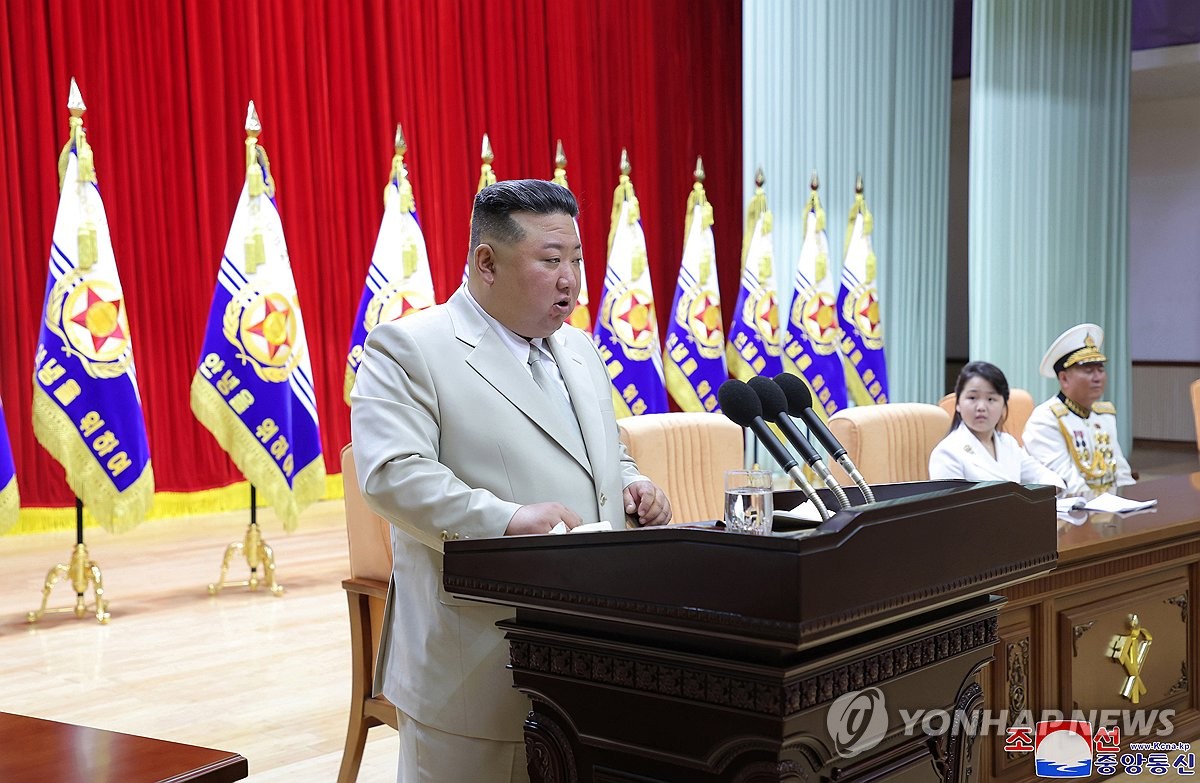 해군력 강조하는 북 김정은, 전술핵 해군 배치 임박했나