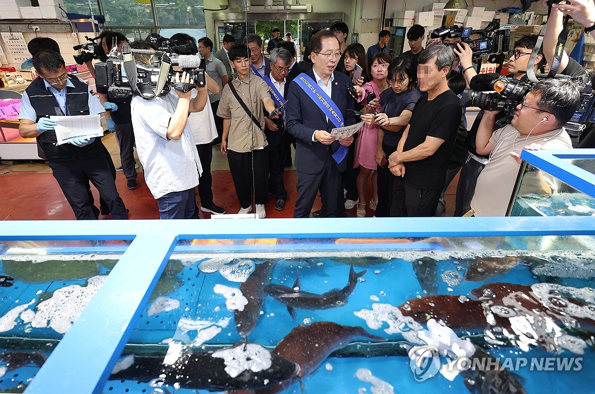 해수장관 "매주 지역별 수산시장 축제로 소비 활성화 조성"(종합)