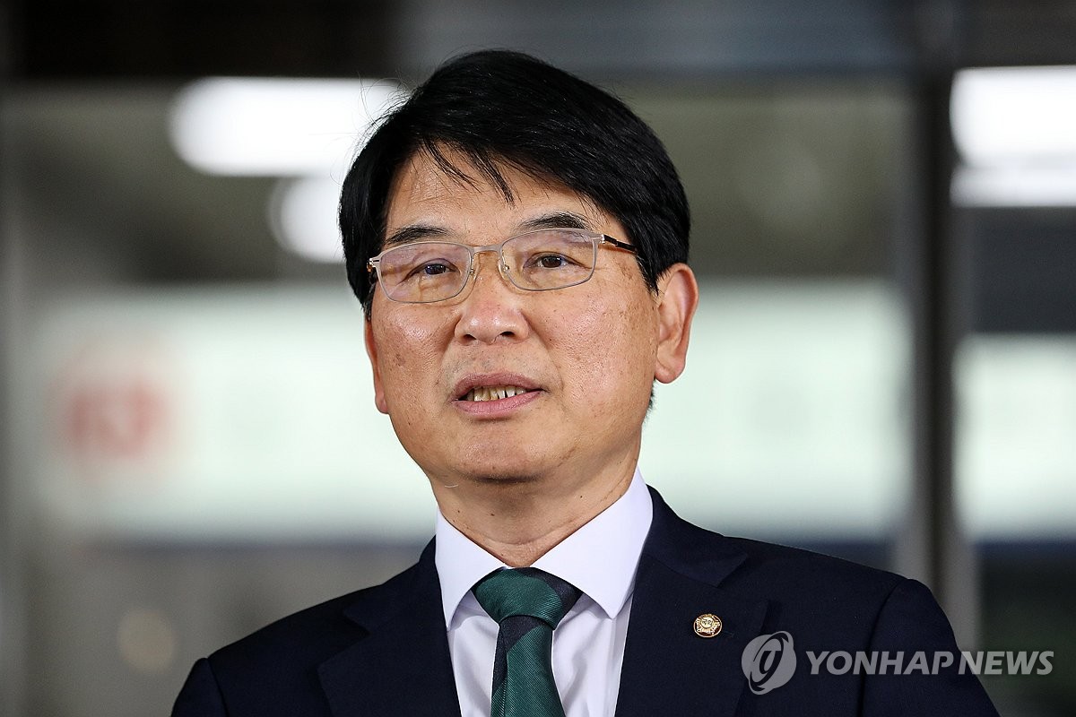 박완주 '보좌관 성추행·면직시도' 혐의 전부 부인