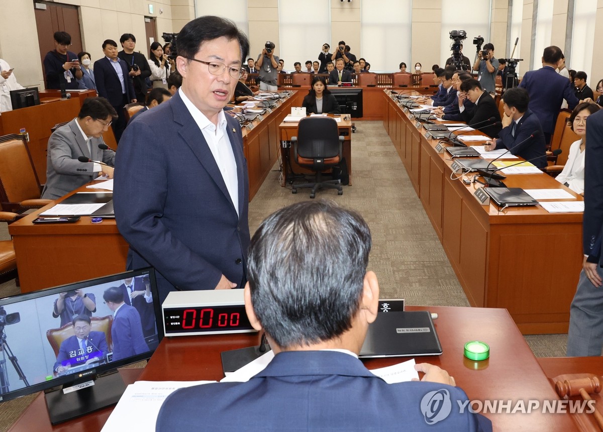 국회 행안위, '이태원 참사 특별법' 野 단독 처리