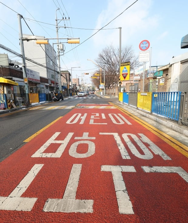 서울 시내의 한 초등학교 앞 어린이보호구역 모습. 사진=연합뉴스