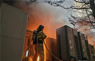 오피스텔 에어컨 실외기서 화재…100여명 대피 소동